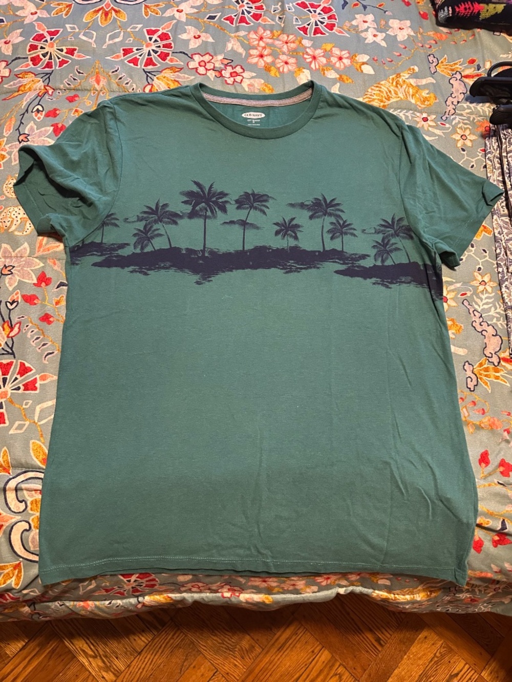 Old Navy T shirt Size M